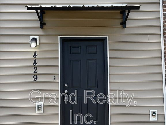 2nd image of 4429 Village Oak Ln