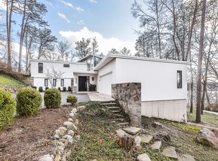 540 Barton Shore Dr, Ann Arbor, MI 48105