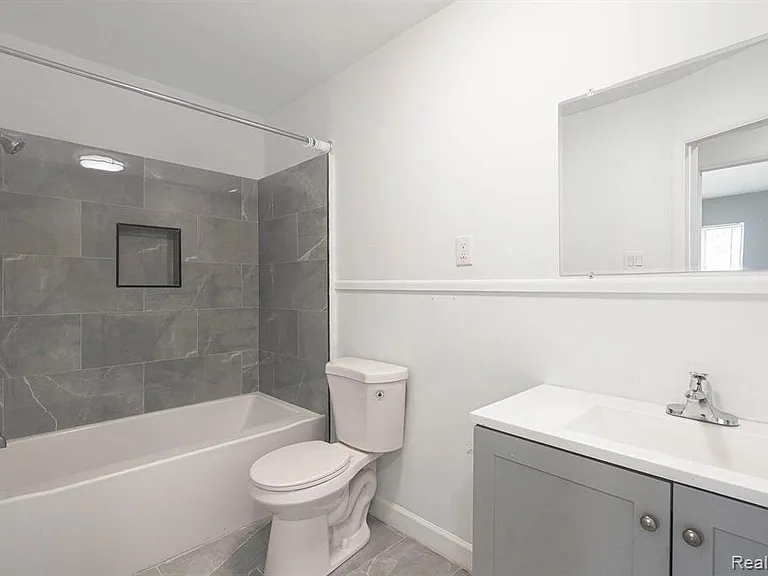 2475 S Commerce Rd #10 — Photo 30