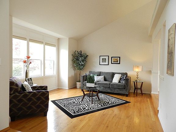 Vaulted ceiling in living rm