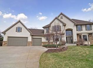 7 Wildflower Pl, North Oaks, MN 55127