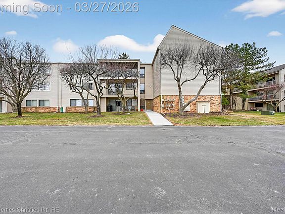 2nd image of 3815 Lone Pine Rd