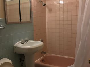 5772 N 95th St APT 8, Milwaukee, WI 53225