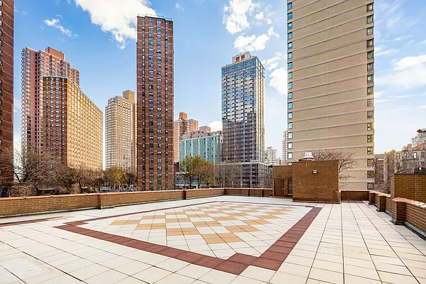 Sold by Compass | media 21