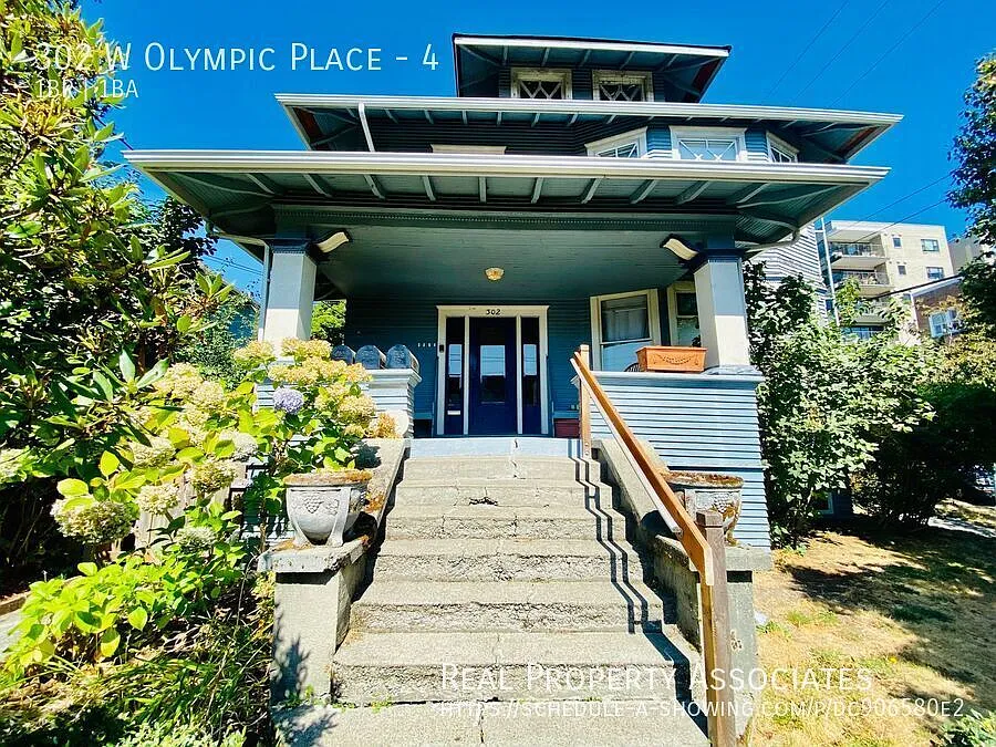 Charming Top Floor 1-Bedroom in Queen Anne! — Photo 1