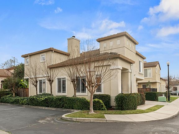 3rd image of 3526 Tidewater Place