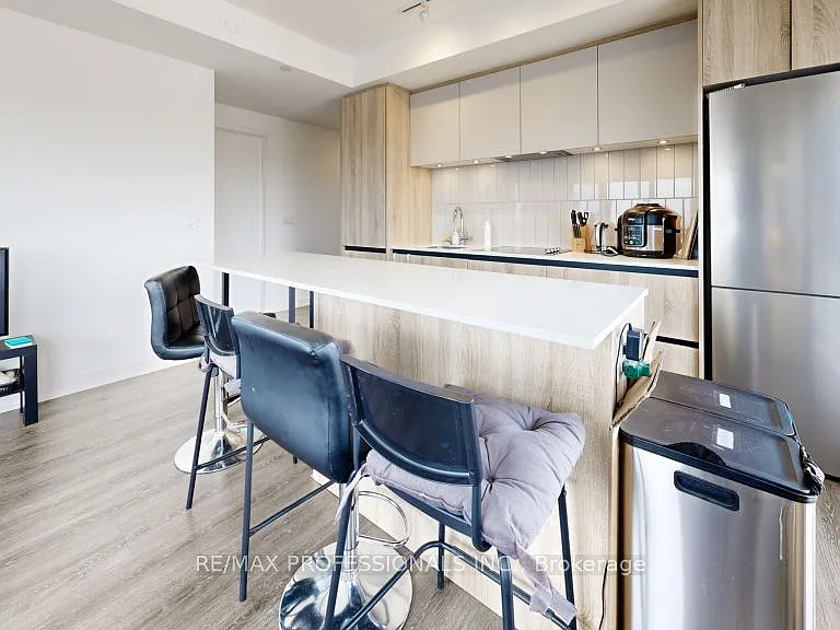 7950 Bathurst St #B2304 — Photo 14