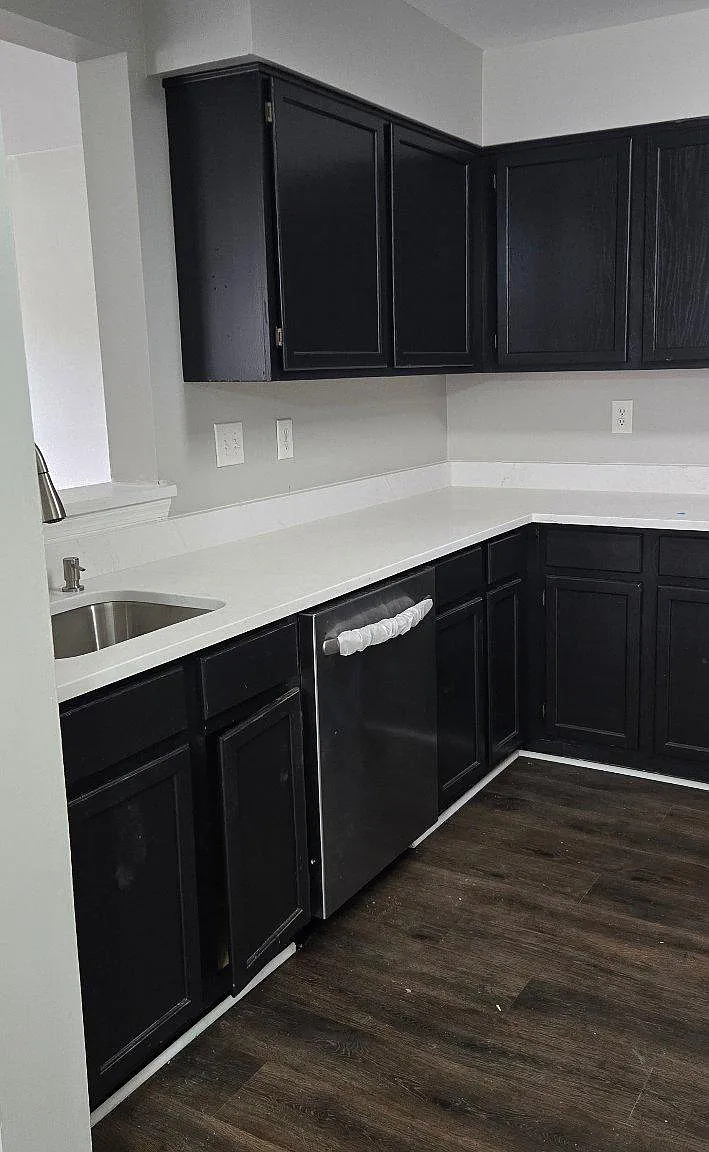 3 bed, 2.5 bath, 1610 sqft, $2,400 — Photo 3