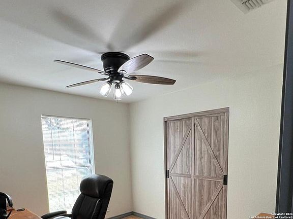 5th image of 108 W Mesquite St