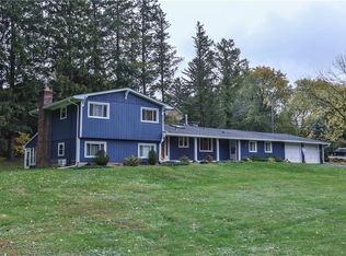 15 Stone Island Ln, Penfield, NY 14526
