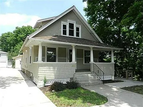 200 4th St photo 1