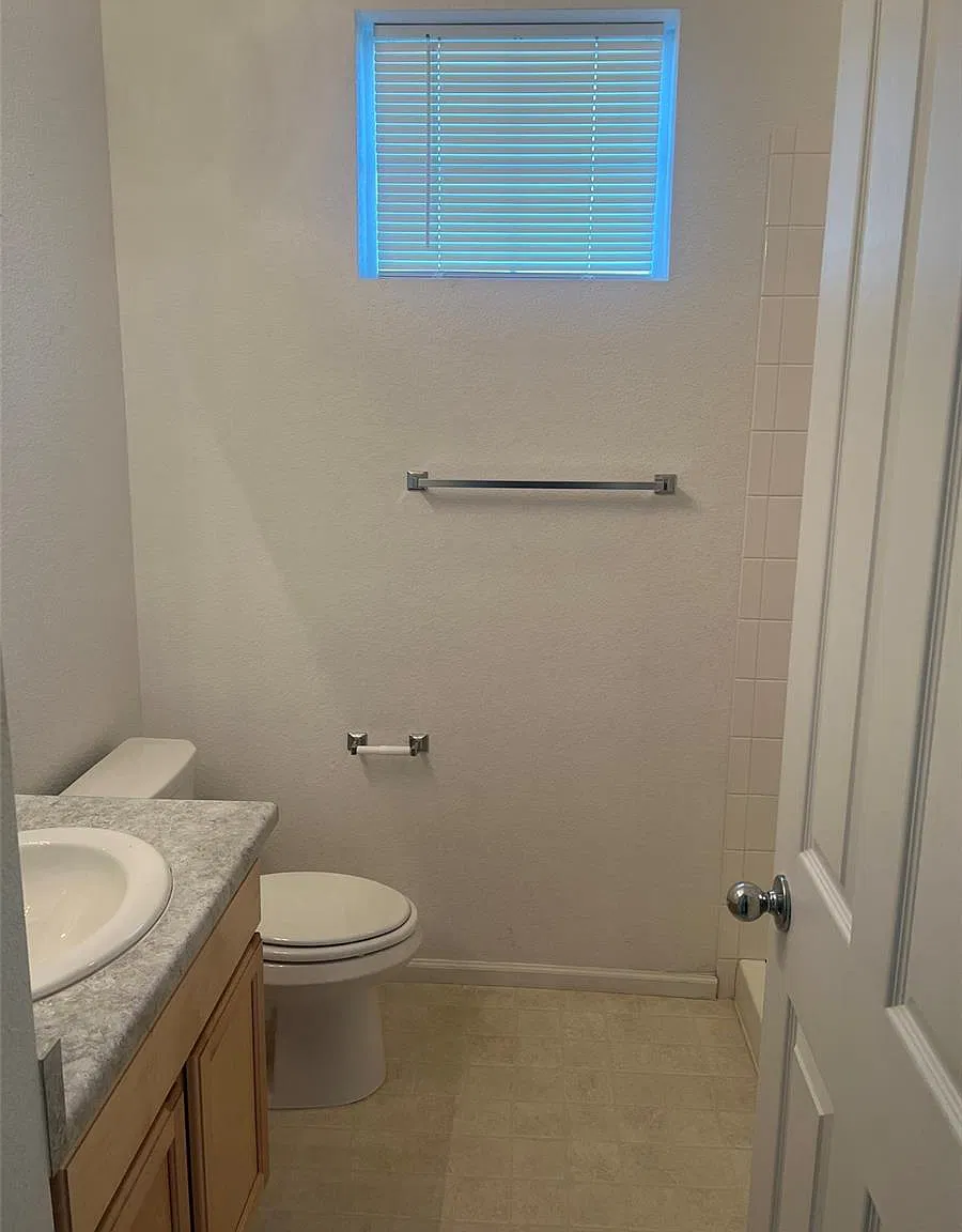 4 bed, 3.0 bath, 1998 sqft, $2,695 — Photo 4