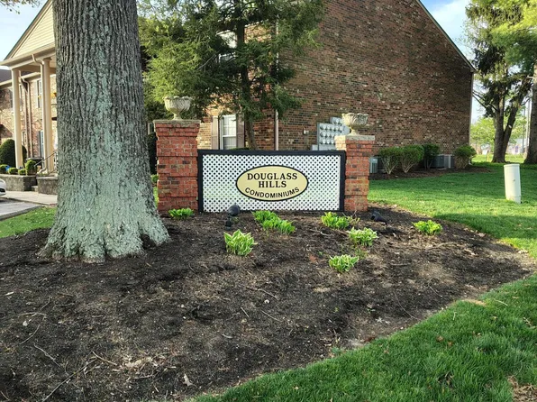 508 Logsdon Ct, Douglass Hills, KY 40243