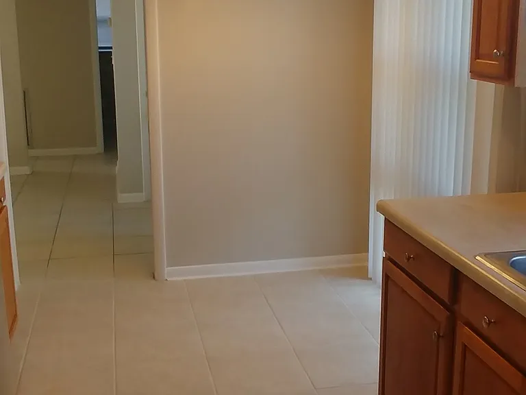 Eat-in kit w/large window