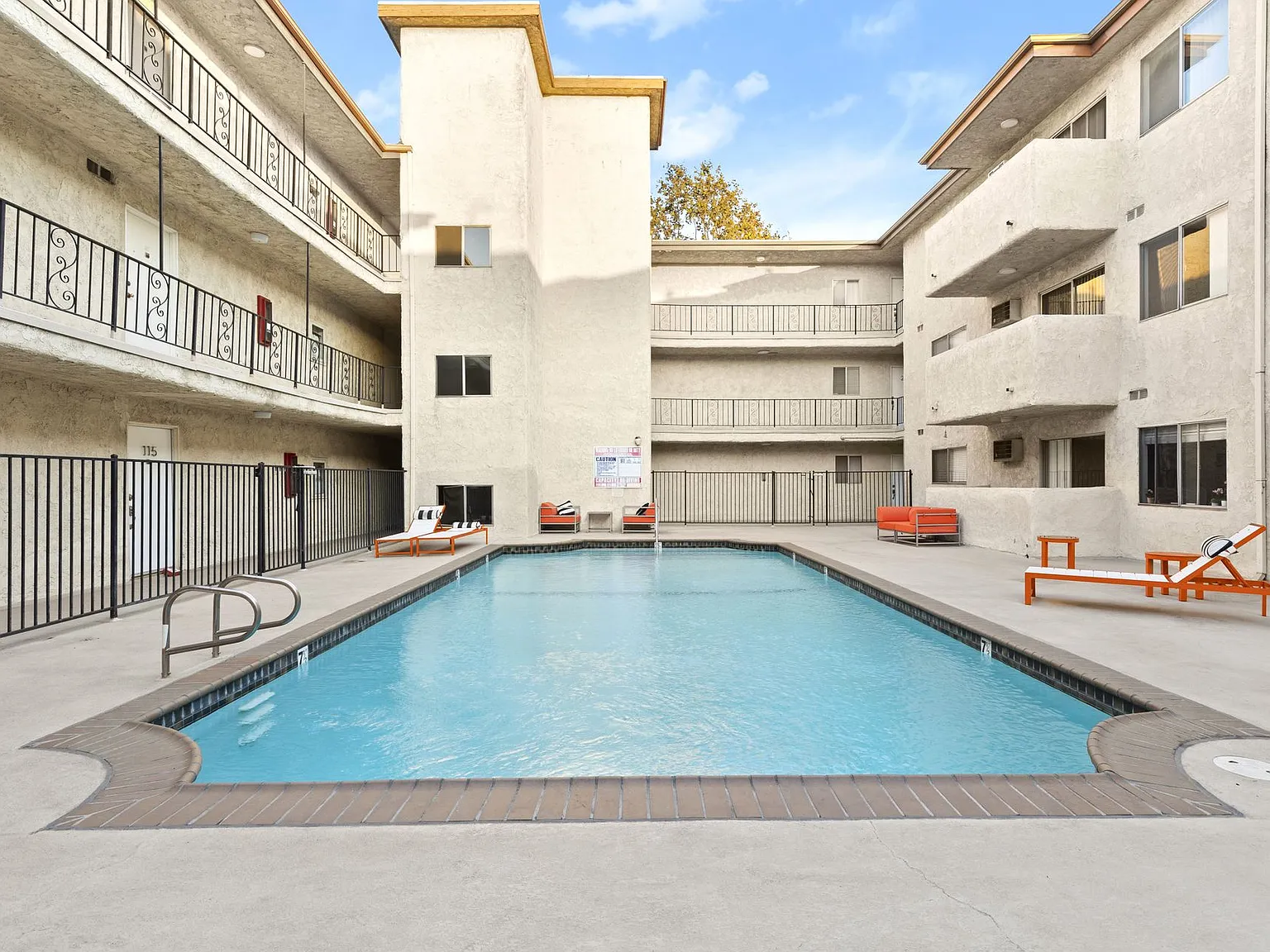 Royal Terrace Apartments — Photo 2