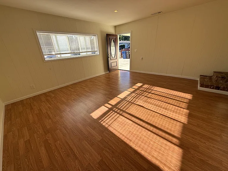 18592 Madison Ave — Photo 2