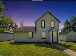 132 Green St, Center Point, IA 52213
