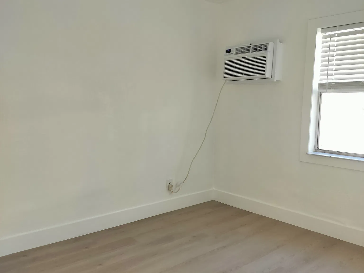 3 bed, 1000 sqft, $2,500 — Photo 3