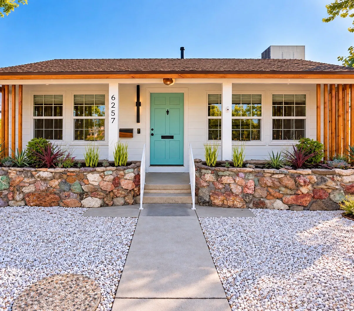 3 bed, 1.5 bath, 1000 sqft, $4,870 — Photo 1