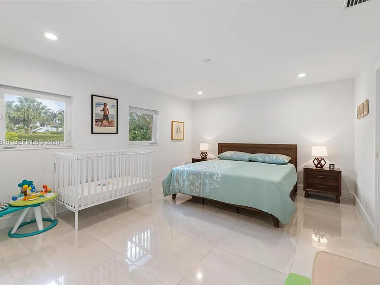 1014 Jefferson St — Photo 32