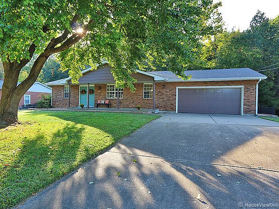 3rd image of 639 Strawberry Ln