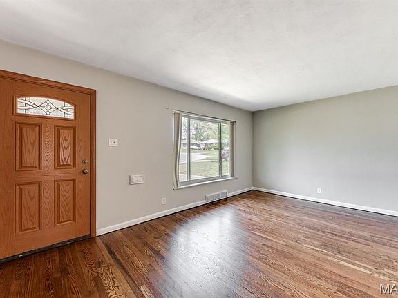4th image of 10102 Maryvale Ln