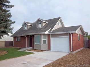 808 Montclair Dr, Cheyenne, WY 82009