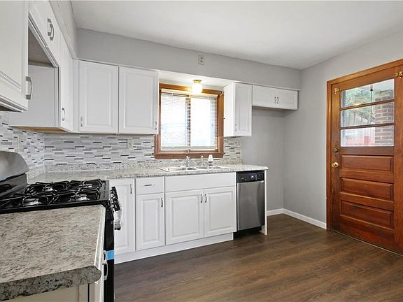 3rd image of 206 Washington St