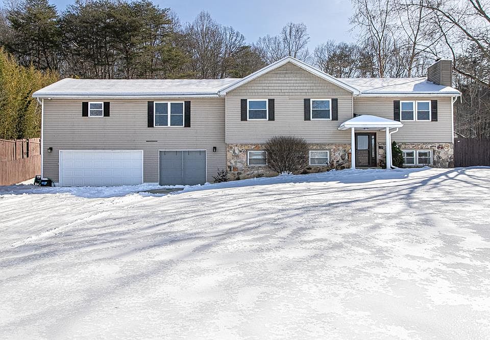 1st image of 228 E Foxfire Ln