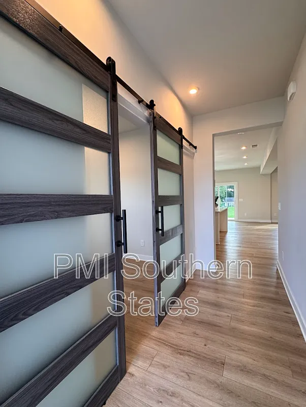 4 bed, 2.5 bath, 2114 sqft, $2,100 — Photo 4