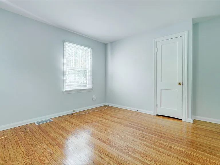 15 Maple St — Photo 9