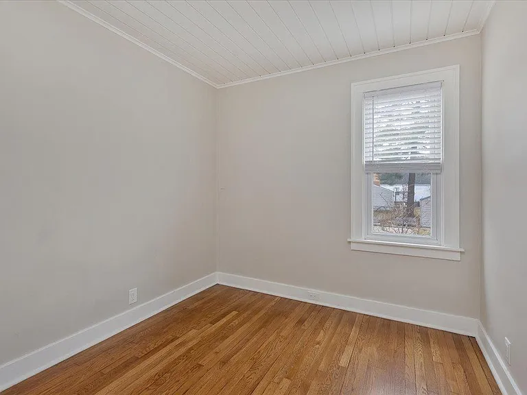 271 E Woodland St — Photo 18