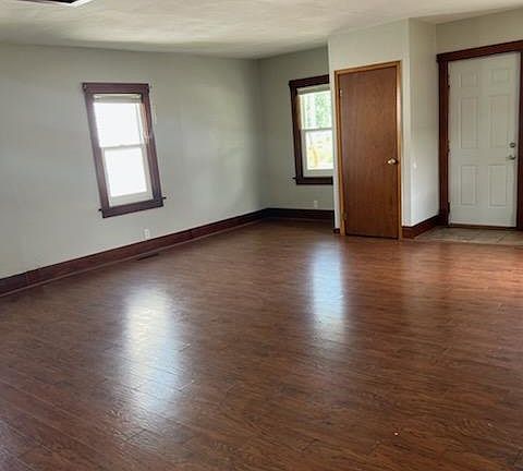 4th image of 322 N 1st St