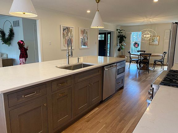 5th image of 3006 Lake Forest Dr