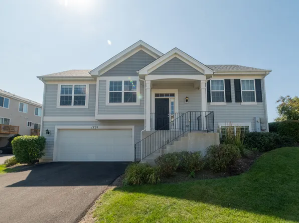 1701 Windward Dr, Hampshire, IL 60140