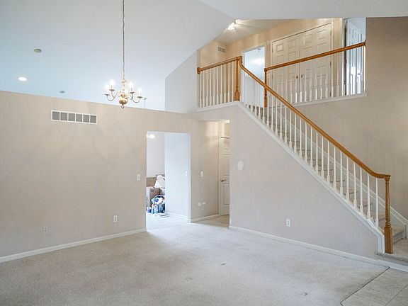 5th image of 8391 Parkridge Dr