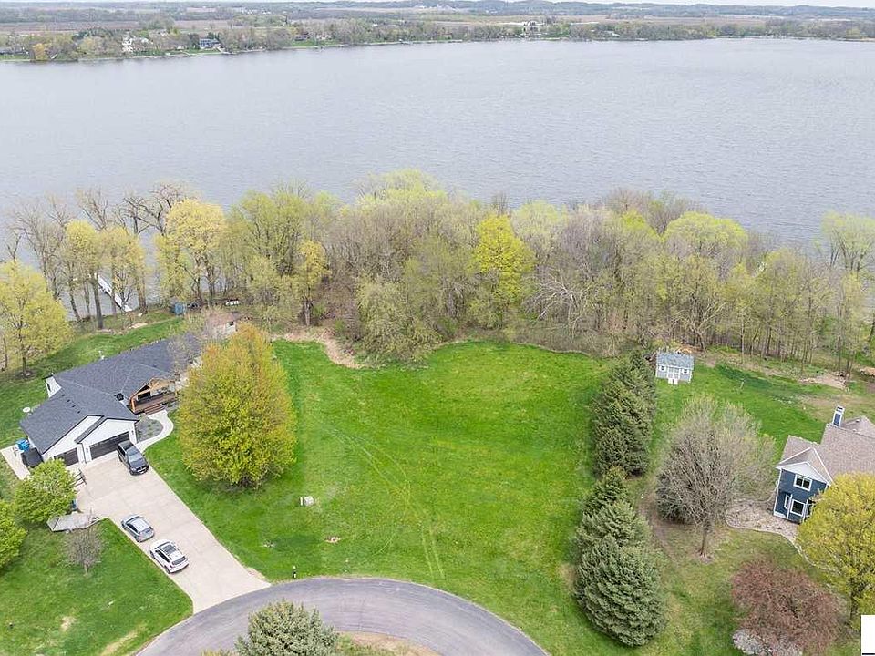 1st image of 114 E Bay Dr