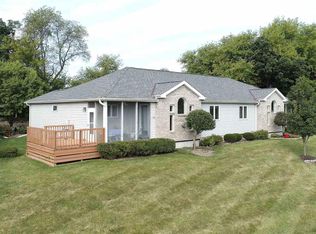 3413 Valley Oaks Dr, Clinton, IA 52732