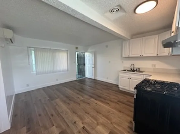 1447 W 103rd St, Los Angeles, CA 90047