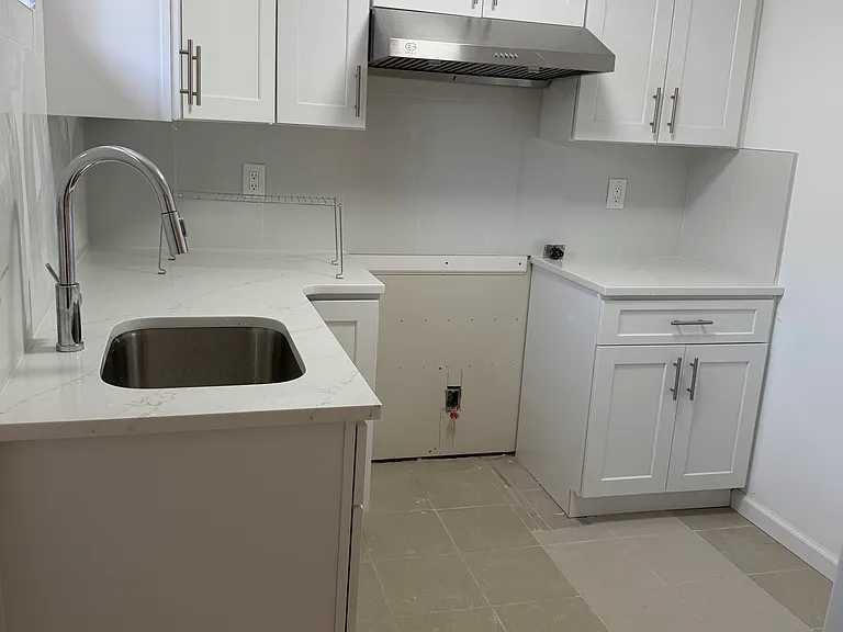 Whitestone Expy — Photo 1