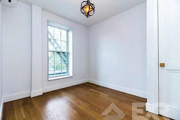 Rented by EXR | media 16