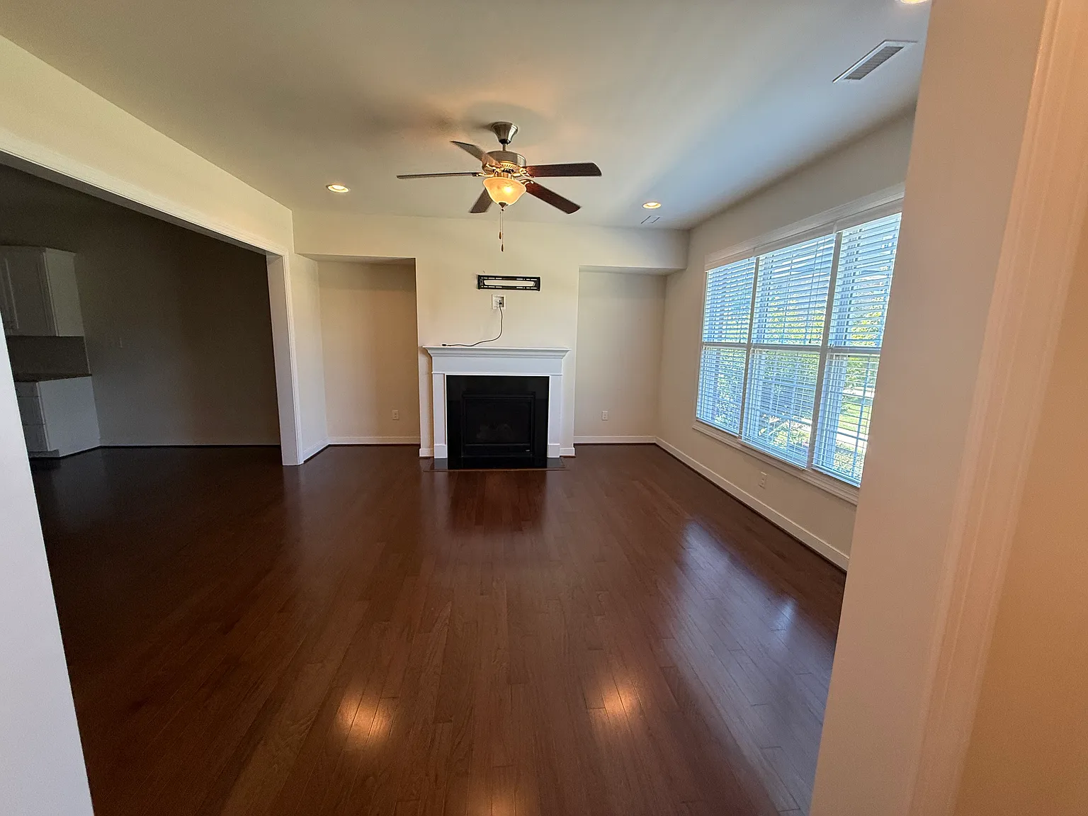 3 bed, 2.5 bath, 2162 sqft, $2,650 — Photo 2
