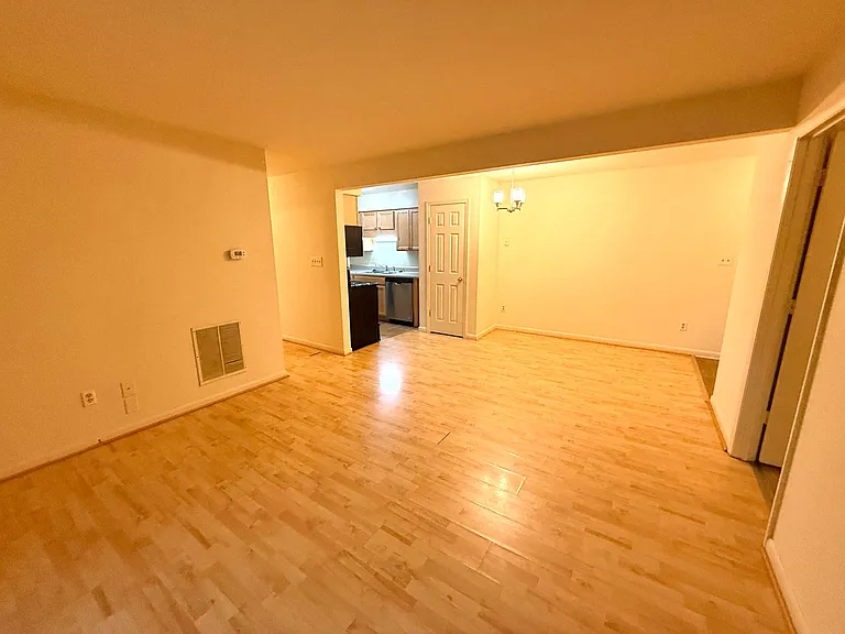 207 Wharton St SE — Photo 5
