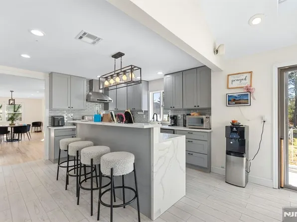 45 Highland Ave, Emerson, NJ 07630