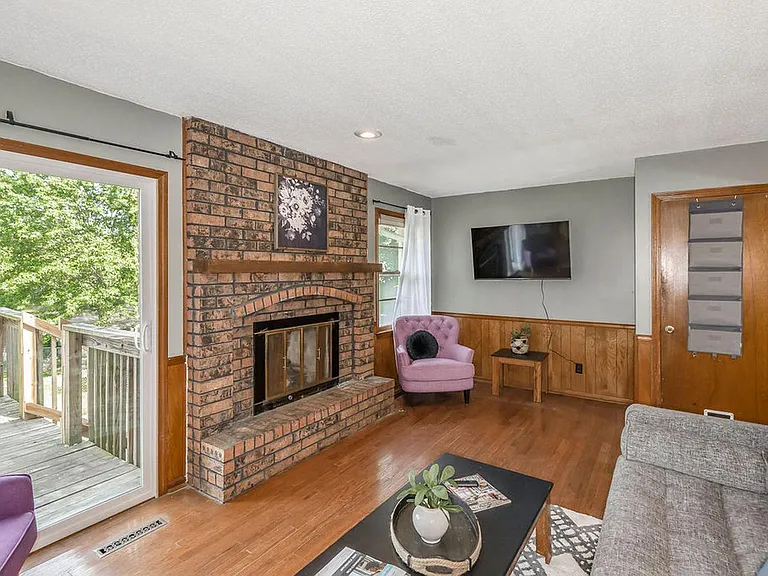 7408 NW 79th Ct — Photo 2