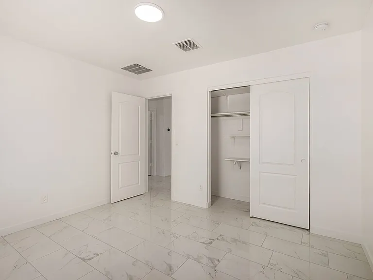 24409 W Sheraton Ln — Photo 25