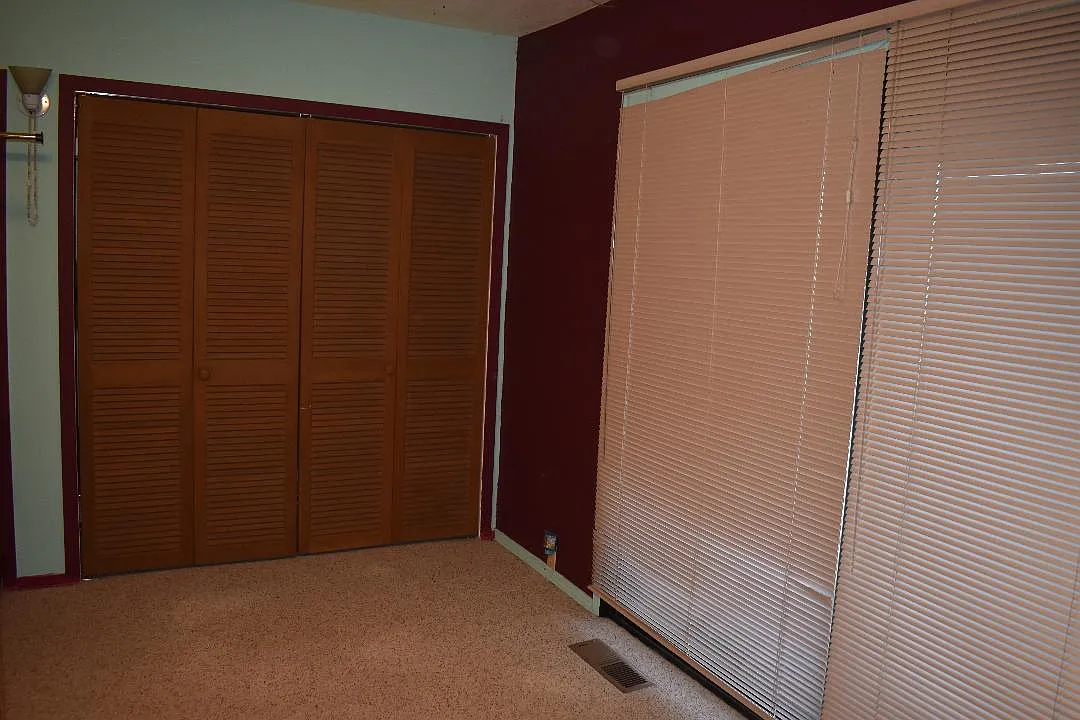 3 bed, 2096 sqft, $650 — Photo 1