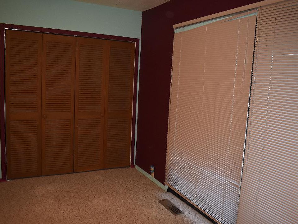 1st image of 692-490 Lahonton Heights Dr