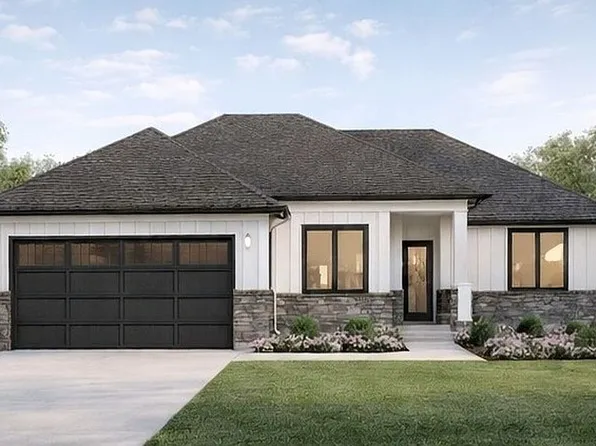 1415 Thomas Dr, Louisburg, KS 66053