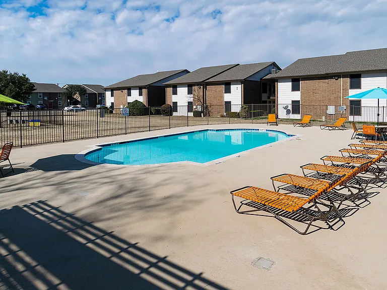 Kingswood Apartments — Photo 20